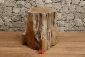 Massiver-Holzhocker-nr-18