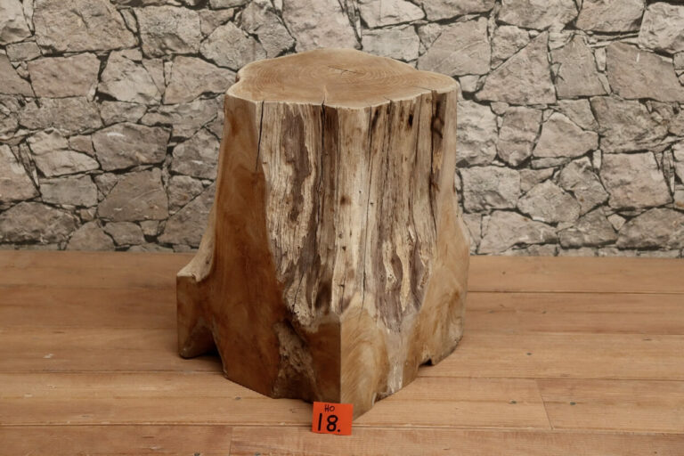 Massiver-Holzhocker-nr-18