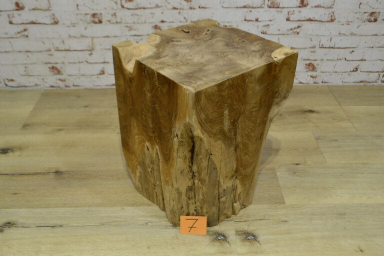 Massiver-Holzhocker-nr-7