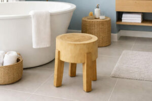 Massivholz-Hocker-mit-vier-Fuessen-Baumhocker-Unikat