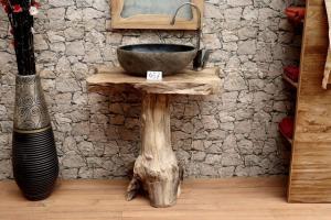 Waschtisch-Massivholz-Wurzel-nr-457